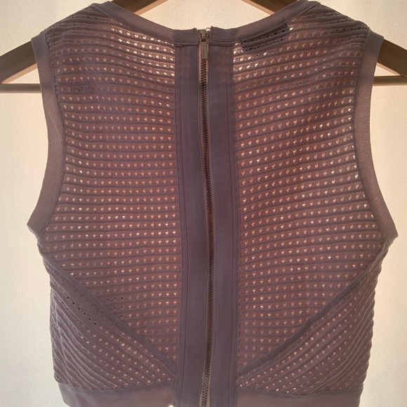 Nude sleeveless Bebe crop top - Picture 3 of 3